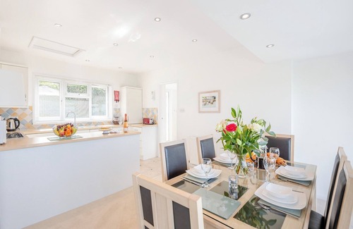 Brixham Cottage | Cozy 2-Bedroom Brixham Retreat with Beautiful Ocean Views