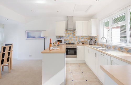 Brixham Cottage | Cozy 2-Bedroom Brixham Retreat with Beautiful Ocean Views