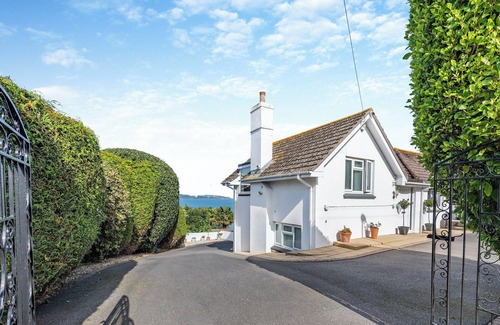 Brixham Cottage | Cozy 2-Bedroom Brixham Retreat with Beautiful Ocean Views