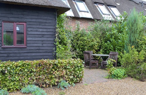 Potter Heigham House | Cozy 2 Bedroom Retreat in Catfield with Lake Views