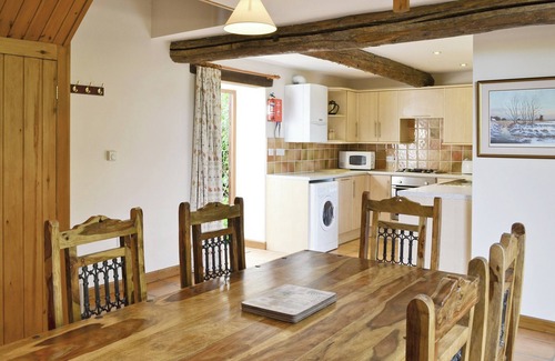 Potter Heigham House | Pet-Friendly 2 Bedroom Retreat with Lake Views in Catfield