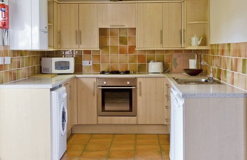 Potter Heigham House | Pet-Friendly 2 Bedroom Retreat with Lake Views in Catfield