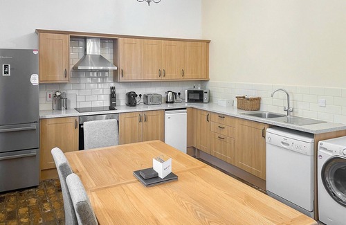 Haveringland Cottage | Family-Friendly 2 Bedroom Stay in Cawston with Pool