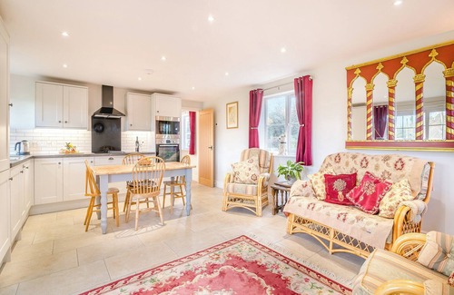 Lower Wick Cottage | Cozy Family Barn Retreat with Lake View & Pet-Friendly Stay