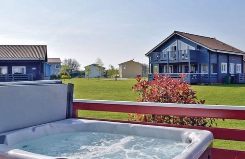 Hopton Cabin | 2 bedroom accommodation in Fritton