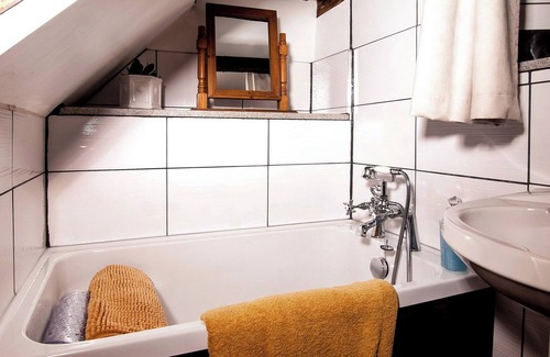 Gisburn Cottage | Discover a Cozy Retreat with Pet-Friendly Amenities