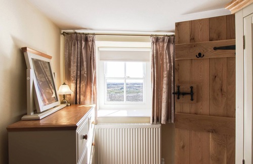 Holyhead Cottage | Mountain-Side Cottage Ideal for Birdwatchers and Nature Lovers