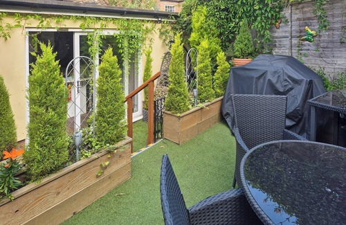 Horning Cottage | Cozy 2-Bedroom Retreat in Horning with Lake View