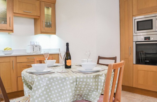 Keswick Cottage | Cozy 2 Bedroom Accommodation with Lake View in Keswick