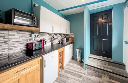 Kelstedge Cottage | Cozy 2 Bedroom Retreat with Lake Views in Matlock