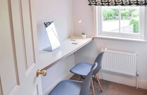Horstead Cottage | Cozy 2-Bedroom Getaway in Coltishall with Lake View
