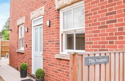 Horstead Cottage | Cozy 2-Bedroom Getaway in Coltishall with Lake View