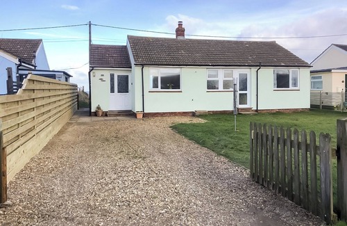 Walcott Cottage | Cozy 2-Bedroom Stay in Walcott, Steps from the Ocean