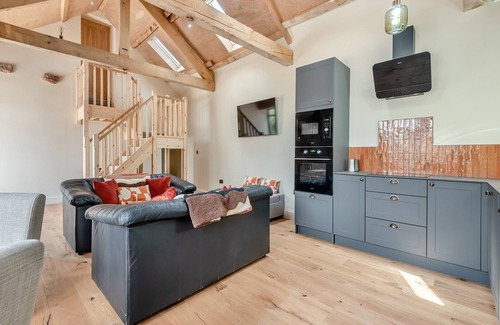 Askham Cottage | Relax at Cattle Cake Cottage with Lake Views in Cumbria