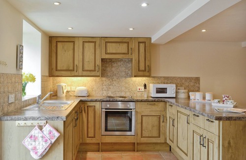 Redbrook Cottage | Discover Adventure in Forest of Dean - Pet Friendly Retreat
