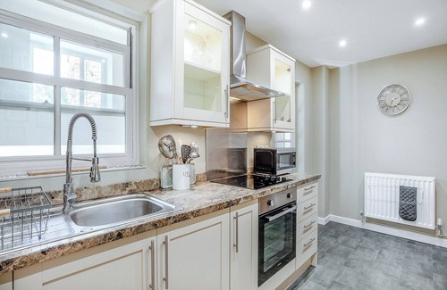 Richmond Cottage | Ideal 2 Bedroom Getaway in Richmond with Lake View