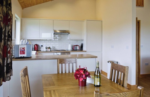 Skegness Cottage | Relaxing Hot Tub Retreat with Lake and Ocean Views