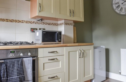 Sudbury Cottage | Modern Two-Bedroom House with Lake View & Pet-Friendly Amenities