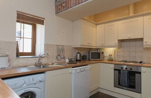 Tregaron Cottage | Inviting 2 Bedroom Getaway in Tregaron with Great Amenities