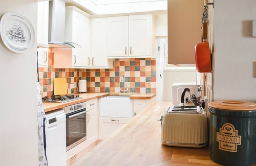Ventnor Cottage | Ideal 2 Bedroom Getaway in Ventnor with Ocean Views