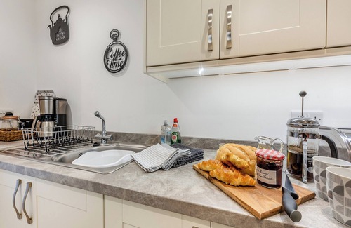 Findon Cottage | Discover 2-Bedroom Retreat in Findon near Worthing