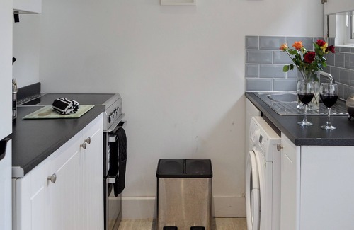 Worthing Cottage | Beautiful 2 Bedroom Accommodation with Oceanfront Views