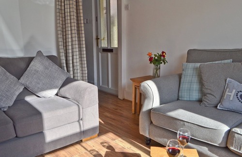 Worthing Cottage | Beautiful 2 Bedroom Accommodation with Oceanfront Views