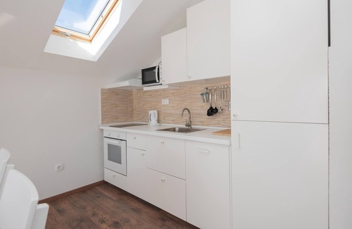 Zadvarje Apartment | Spacious 2-Bedroom Retreat in Zadvarje with Spa Access