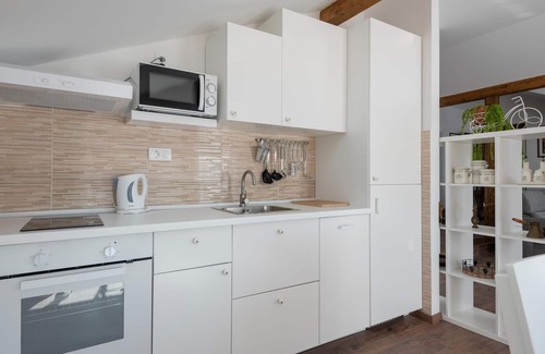 Zadvarje Apartment | Spacious 2-Bedroom Retreat in Zadvarje with Spa Access