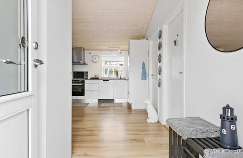 Logstor House | Pet-Friendly 2 Bedroom Retreat with Lake View in Løgstør