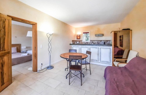 Sablet House | Spacious 2 Bedroom Retreat in Sablet with Pool & Spa