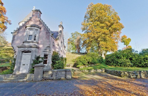 Aboyne Cottage | Cozy 2-Bedroom Stay in Dess, Aboyne - Rated 9.2/10!
