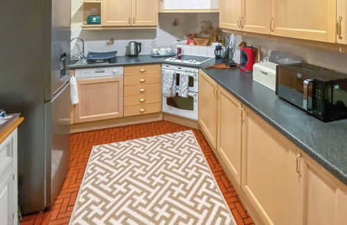 Alford Cottage | Cozy 2-Bedroom Retreat in Alford with Lake View Amenities