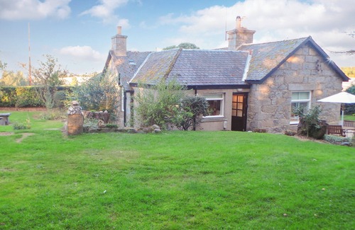 Alford Cottage | Cozy 2-Bedroom Retreat in Alford with Lake View Amenities