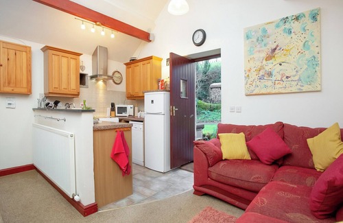 Saint Breward Cottage | Cozy 2-Bedroom Retreat in Beautiful Bodmin with Lake View
