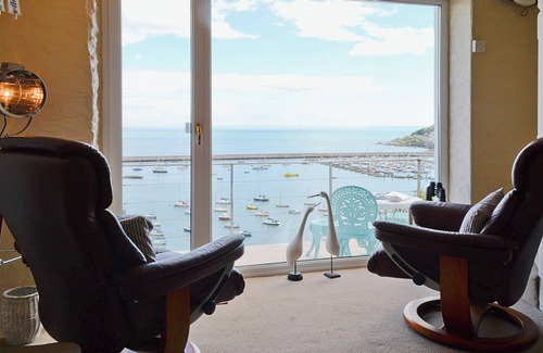 Brixham Cottage | Cozy 2 Bedroom Getaway with Oceanfront Views in Brixham