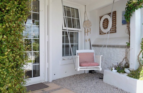 Brixham Cottage | Cozy 2 Bedroom Getaway with Oceanfront Views in Brixham