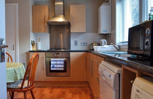 Cullen Cottage | Comfortable 2 Bedroom Stay in Cullen with Ocean Views