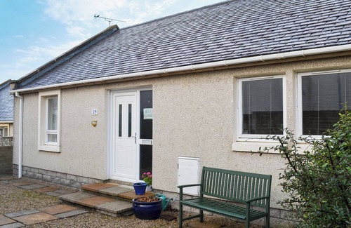 Cullen Cottage | Comfortable 2 Bedroom Stay in Cullen with Ocean Views