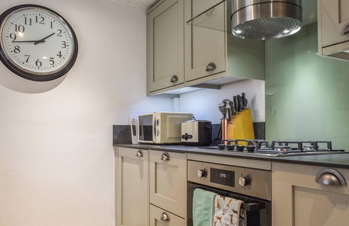 Bures Cottage | Cozy 2 Bedroom Accommodation in Bures with Pet-Friendly Options