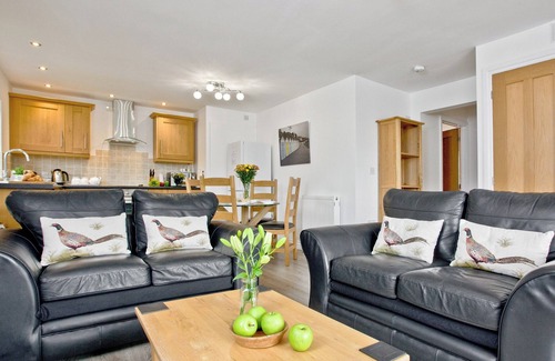 Chard Cottage | Comfortable 2-Bedroom Stay in Whitegate Near Chard