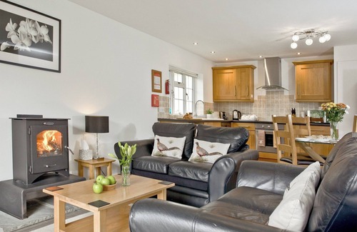 Chard Cottage | Comfortable 2-Bedroom Stay in Whitegate Near Chard