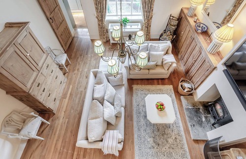 Dymock Cottage | Welcoming 2-Bedroom Accommodation with Lake Views in Dymock