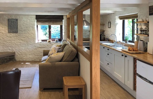 Fowey Cottage | Ideal 2 Bedroom Stay with Ocean Views in Fowey