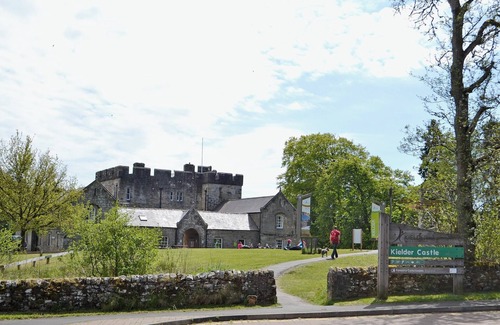 Hexham Cottage | Pet-Friendly 2 Bedroom Accommodation with Lake View in Hexham