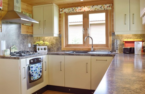 Hopton Cottage | Relaxing 2-Bedroom Retreat in Fritton, Near Great Yarmouth