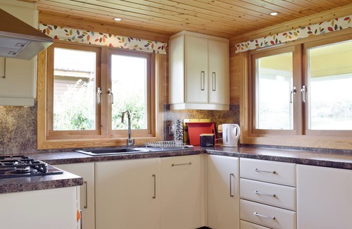 Hopton Cottage | Relaxing 2-Bedroom Retreat in Fritton, Near Great Yarmouth