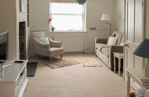Instow Cottage | Cozy 2-Bedroom Getaway with Oceanview in Instow