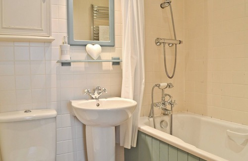 Instow Cottage | Scenic 2 Bedroom Retreat in Instow with Ocean Views