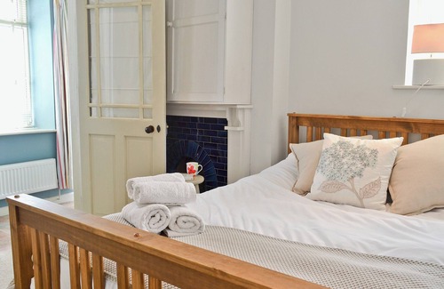 Instow Cottage | Scenic 2 Bedroom Retreat in Instow with Ocean Views